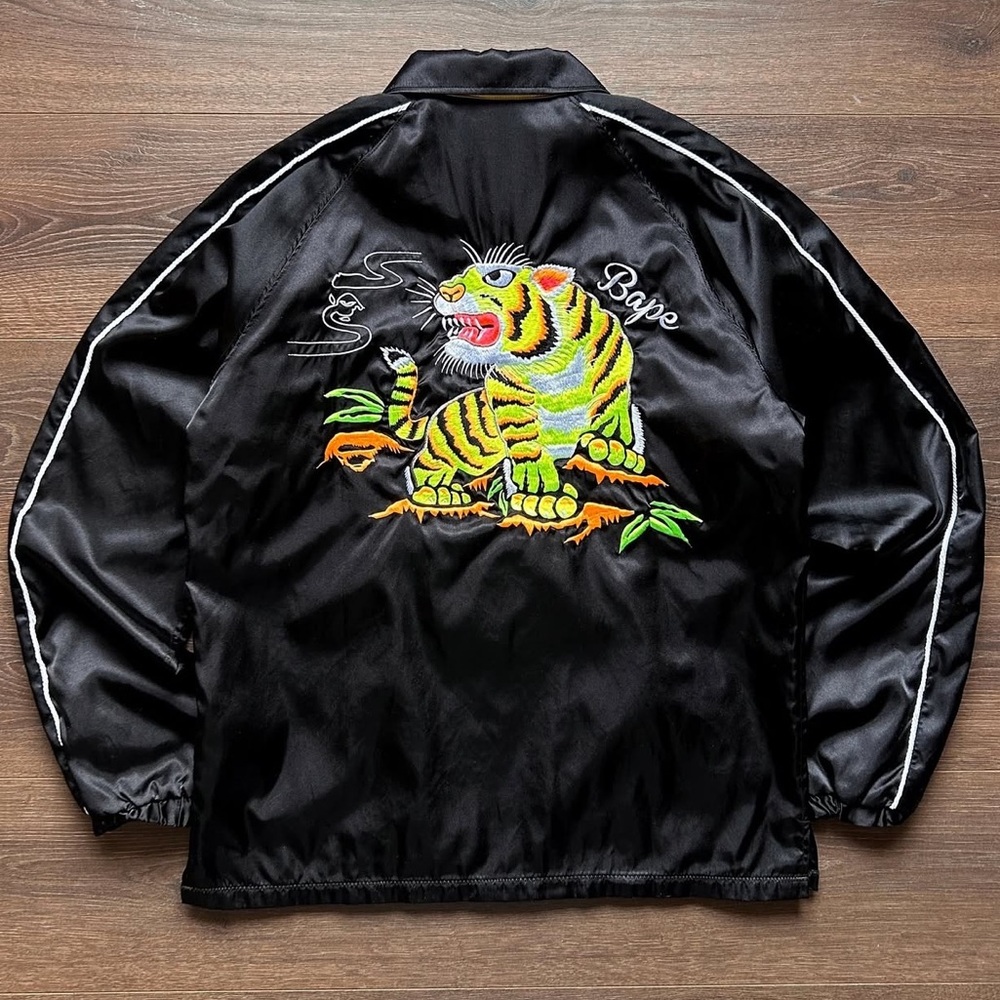 🔥 BAPE Japan Mens Silk Tiger Embroidered Sukajan Jacket L Black Gold 🔥 - Picture 4 of 16